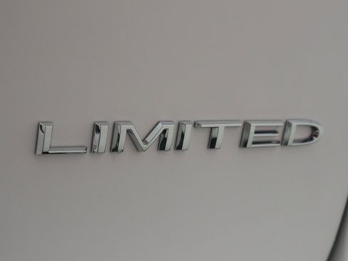 New 2026 Chrysler Pacifica Limited image 38