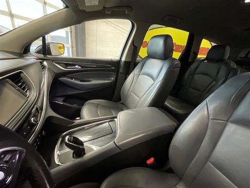 Used 2021 Buick Enclave Essence image 14