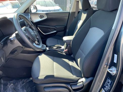 Used 2025 Kia Soul LX w/ LX Technology Package image 24