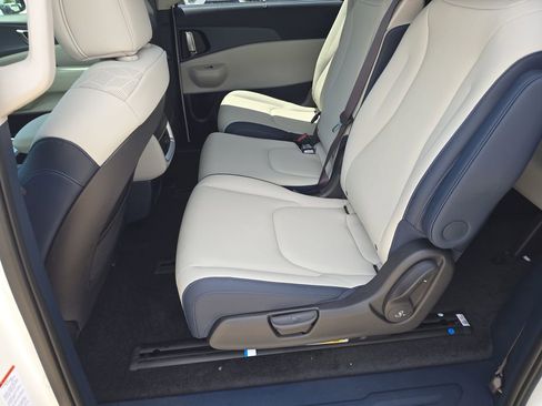 New 2026 Kia Carnival EX FWD image 17