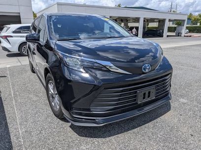 Certified 2025 Toyota Sienna LE w/ LE Plus Package