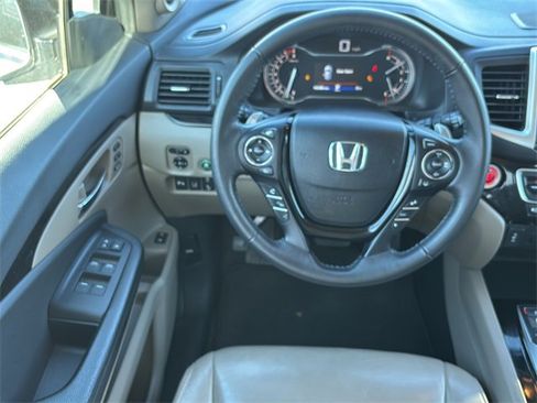 Used 2017 Honda Pilot Touring image 17