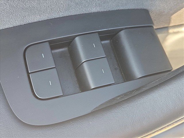 Used 2022 Tesla Model Y Long Range AWD/4WD image 12