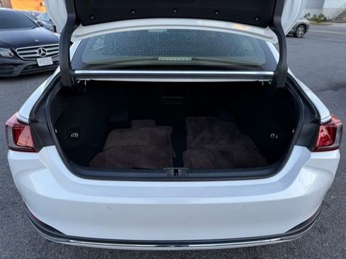 Used 2019 Lexus ES 300h w/ Luxury Package image 14