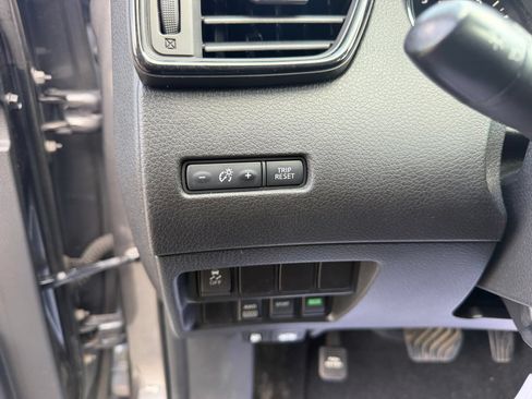 Used 2017 Nissan Rogue S AWD/4WD image 15