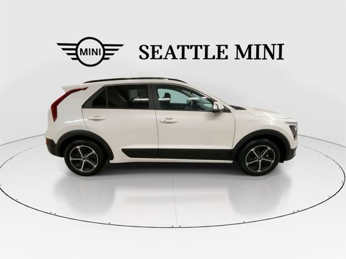 Used 2023 Kia Niro EX FWD image 12