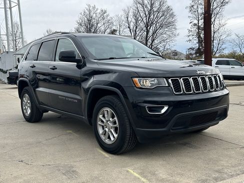 Used 2018 Jeep Grand Cherokee Laredo image 4