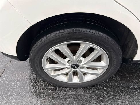 Used 2019 Kia Soul + FWD image 9