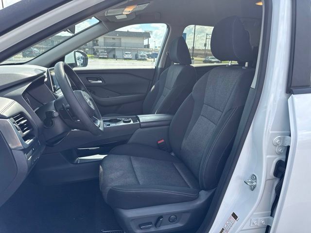 Used 2024 Nissan Rogue SV AWD/4WD image 18