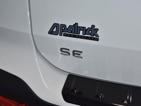 Certified 2025 Volkswagen Taos SE w/ Panoramic Sunroof Package image 25