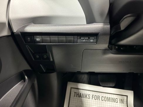 Used 2025 Toyota Sienna XLE AWD/4WD image 17