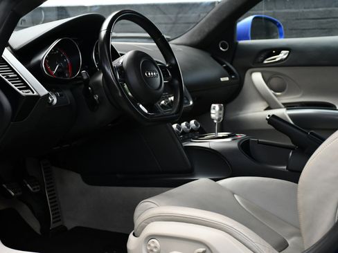 Used 2011 Audi R8 V10 image 31