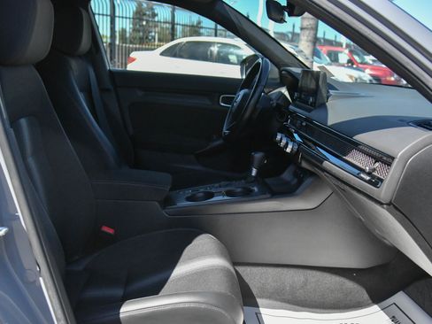 Used 2025 Honda Civic Sport image 40