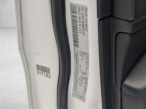 Used 2021 Jeep Grand Cherokee Limited w/ Trailer Tow Group IV image 26