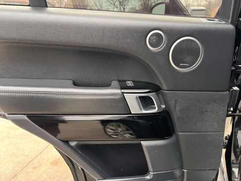 Used 2017 Land Rover Range Rover HSE image 14