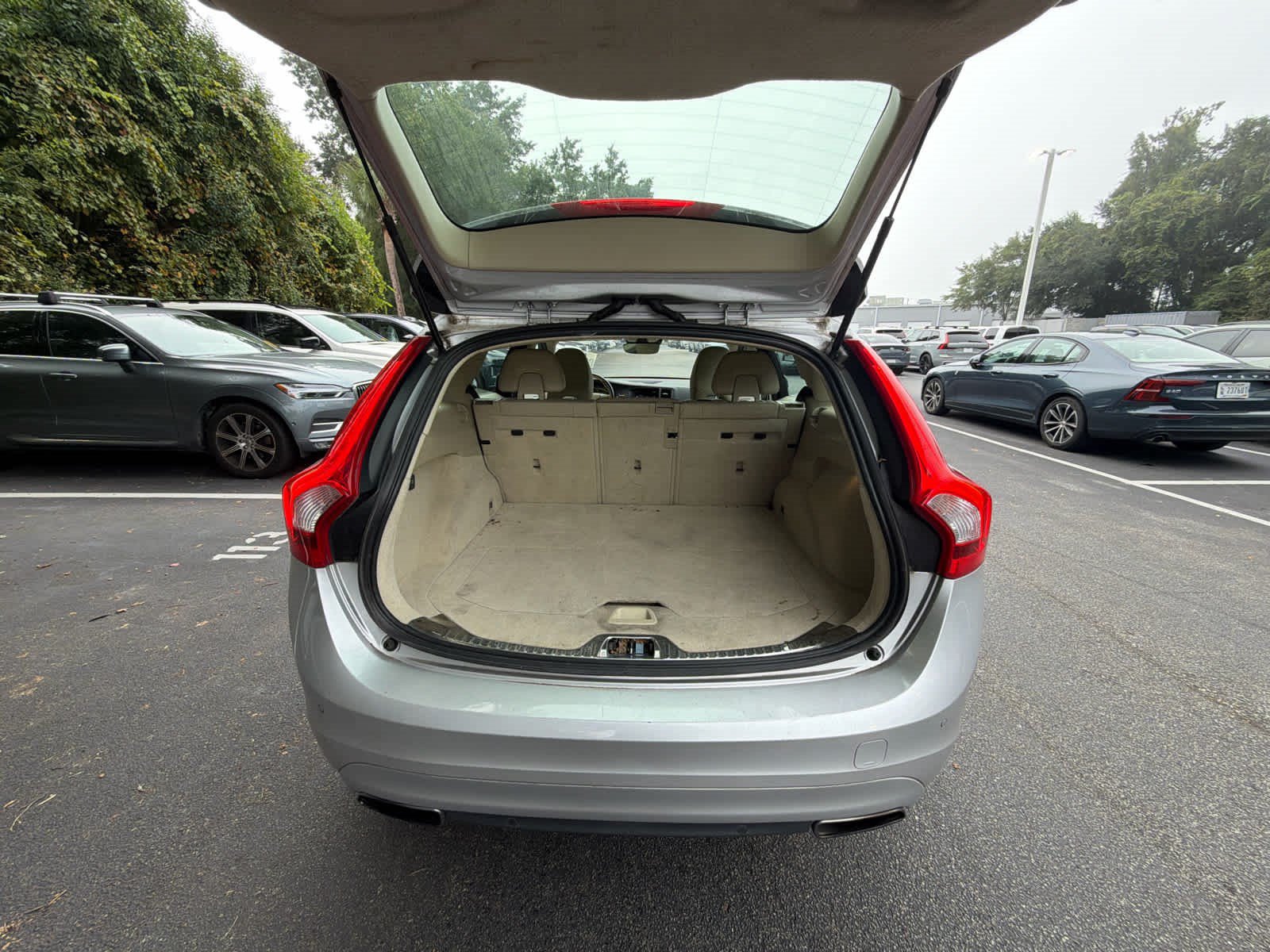 Used 2016 Volvo V60 T5 Platinum FWD image 22