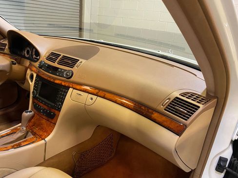 Used 2008 Mercedes-Benz E 350 Sedan image 14