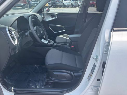 Used 2025 Kia Soul LX w/ LX Technology Package FWD image 22