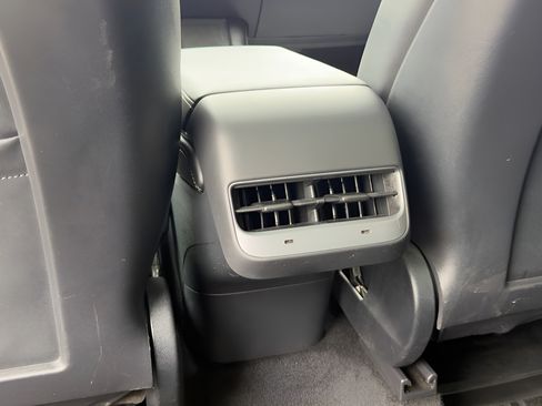 Used 2023 Tesla Model Y Performance AWD/4WD image 7