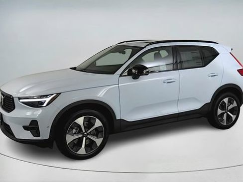 Used 2026 Volvo XC40 B5 Plus w/ Climate Package AWD/4WD image 8