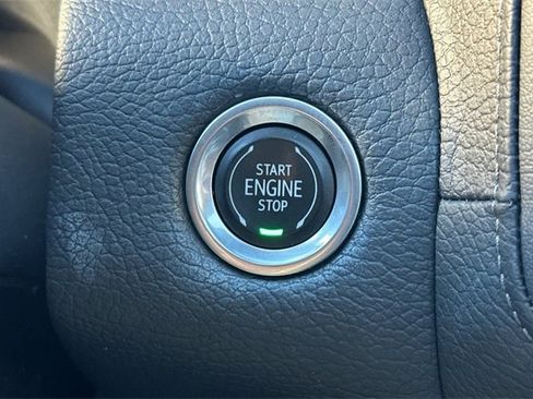 Used 2021 GMC Yukon XL Denali w/ Denali Premium Package image 31