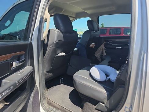 Used 2018 RAM 1500 Laramie AWD/4WD image 11
