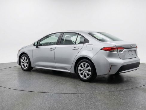 Used 2025 Toyota Corolla LE image 6