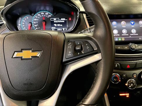 Used 2022 Chevrolet Trax LT w/ LT Convenience Package image 25