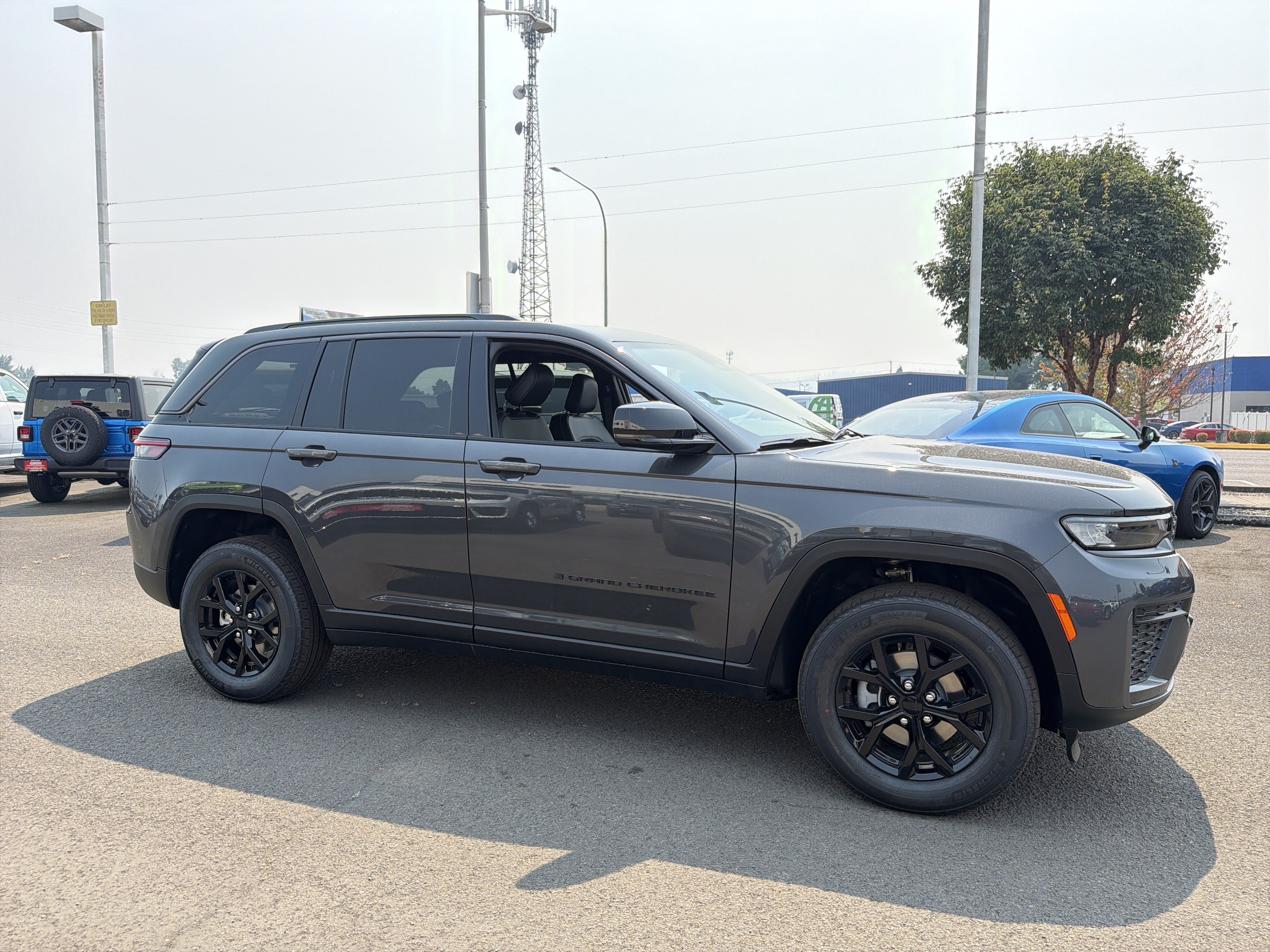 New 2026 Jeep Grand Cherokee Altitude AWD/4WD image 7