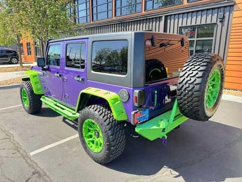 Used 2018 Jeep Wrangler Unlimited Sahara AWD/4WD image 3