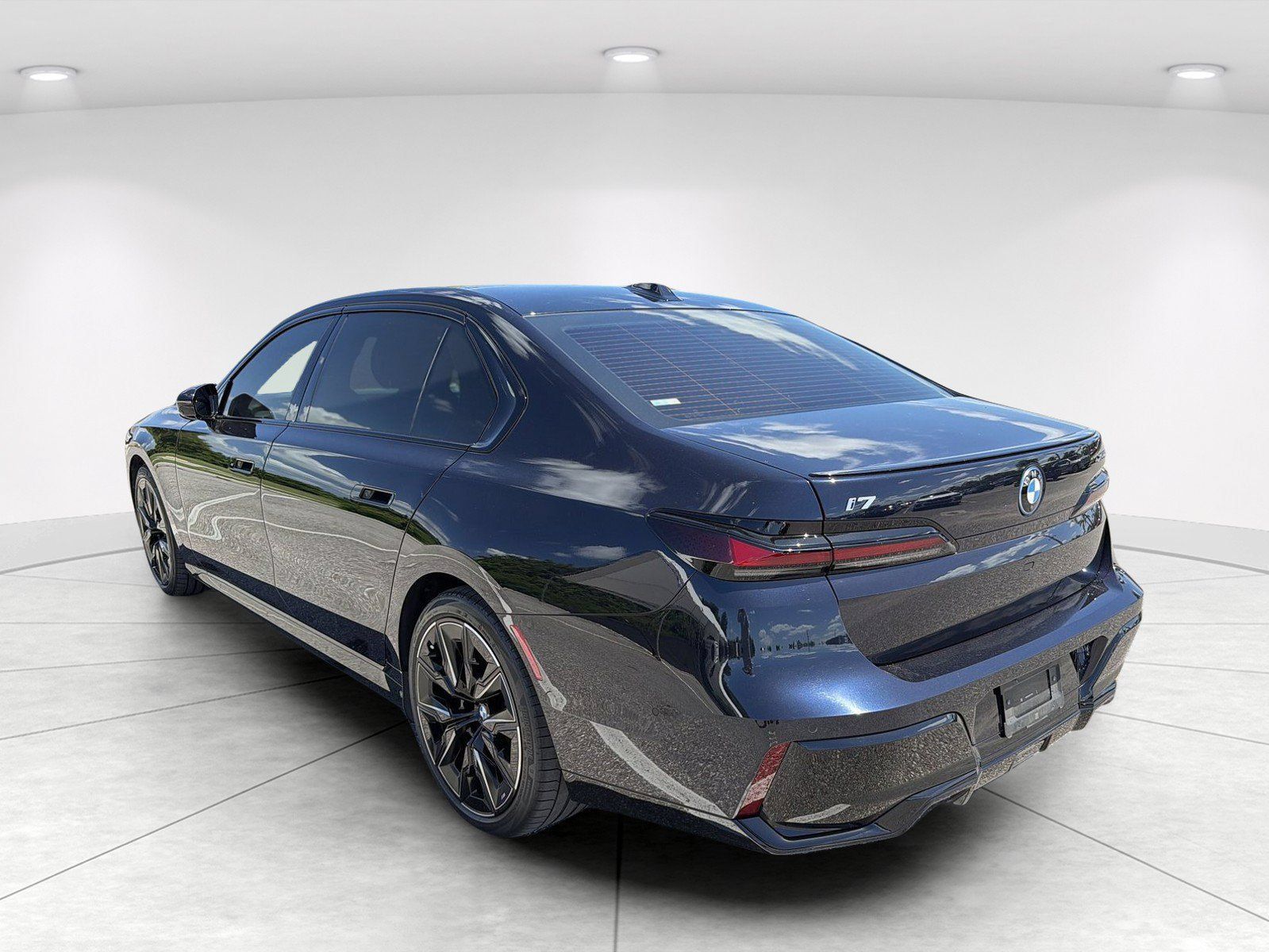 Certified 2024 BMW i7 xDrive60 w/ Executive Package AWD/4WD image 6