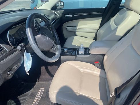 Used 2016 Chrysler 300 Limited image 6