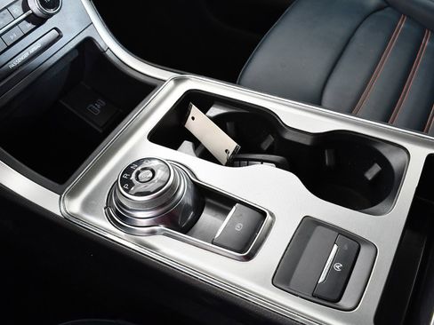 Used 2024 Ford Edge SEL w/ Sport Appearance Package image 31