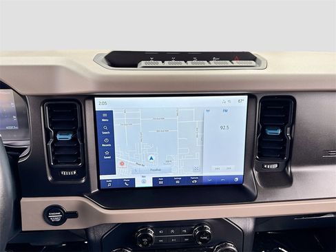 Used 2023 Ford Bronco Wildtrak image 28