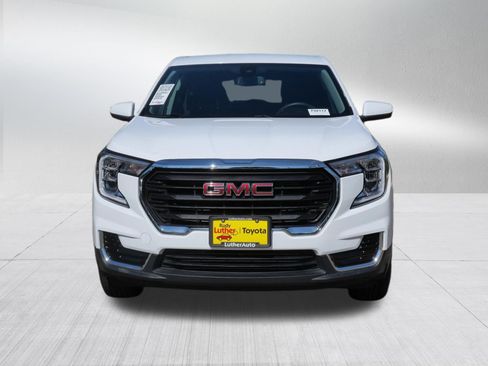 Used 2024 GMC Terrain SLE AWD/4WD image 2