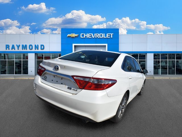 Used 2017 Toyota Camry XLE w/ Moonroof Package FWD image 3
