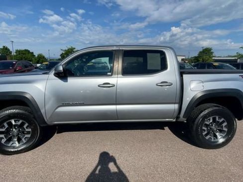 Certified 2022 Toyota Tacoma TRD Off-Road w/ Technology Package AWD/4WD image 5