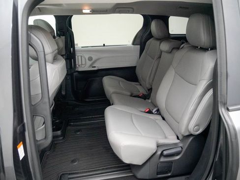 Used 2025 Toyota Sienna XLE image 16