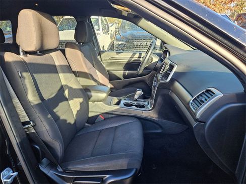 Certified 2020 Jeep Grand Cherokee Laredo w/ Security & Convenience Group image 18