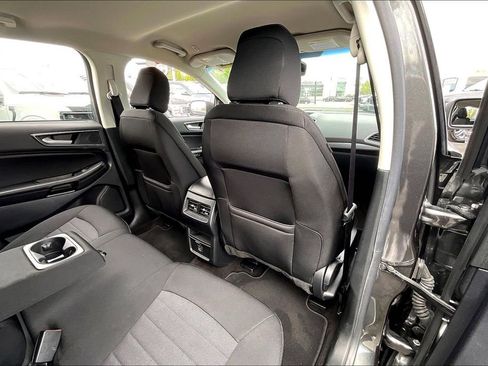 Used 2020 Ford Edge SE FWD image 27