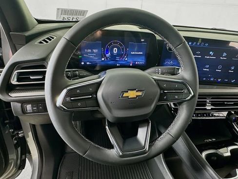 New 2025 Chevrolet Traverse LT image 11