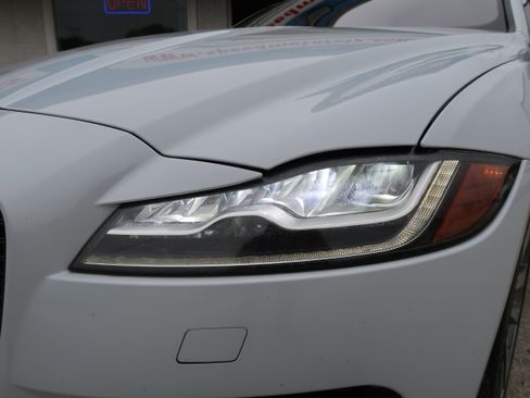 Used 2016 Jaguar XF S RWD image 48