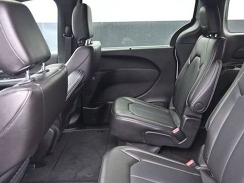 Used 2024 Chrysler Pacifica Touring-L w/ S Appearance Package FWD image 8