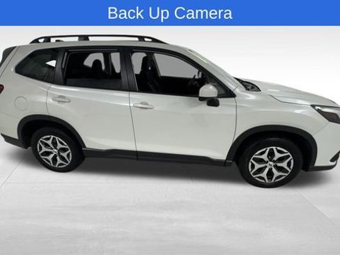 Used 2024 Subaru Forester Premium image 2