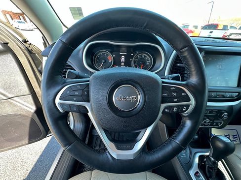 Used 2016 Jeep Cherokee Limited w/ Luxury Group image 12