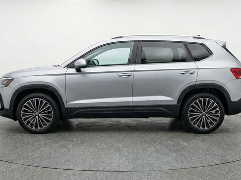 Used 2025 Volkswagen Taos SE image 5