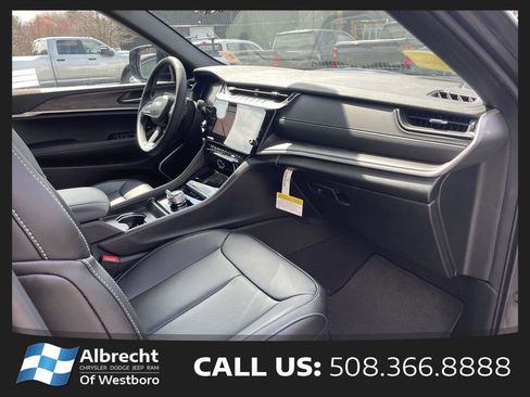 New 2026 Jeep Grand Cherokee Limited AWD/4WD image 15