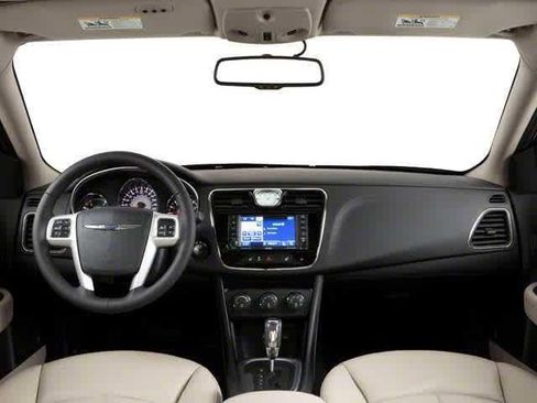 Used 2013 Chrysler 200 Touring w/ S Exterior Appearance Pkg image 5