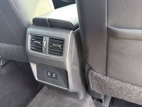Used 2024 Nissan Rogue SV FWD image 27
