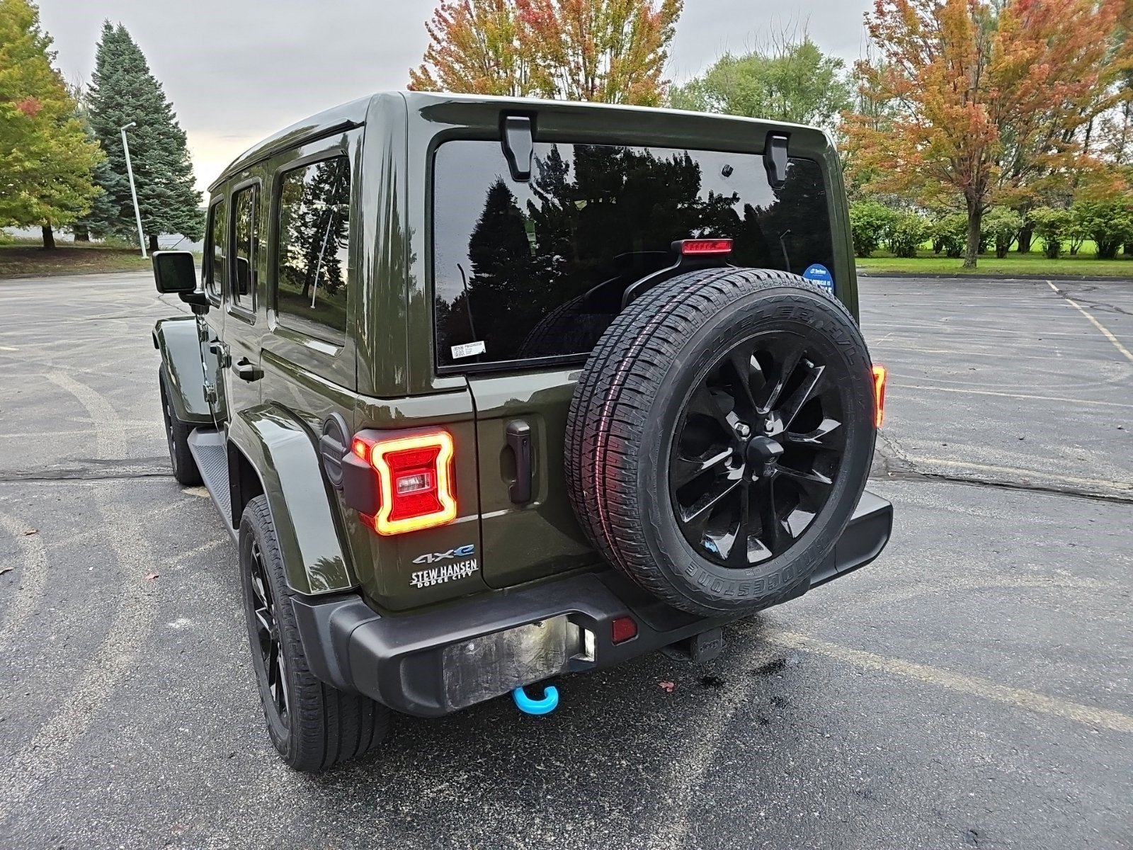 Used 2023 Jeep Wrangler Unlimited Sahara w/ Cold Weather Group AWD/4WD image 3